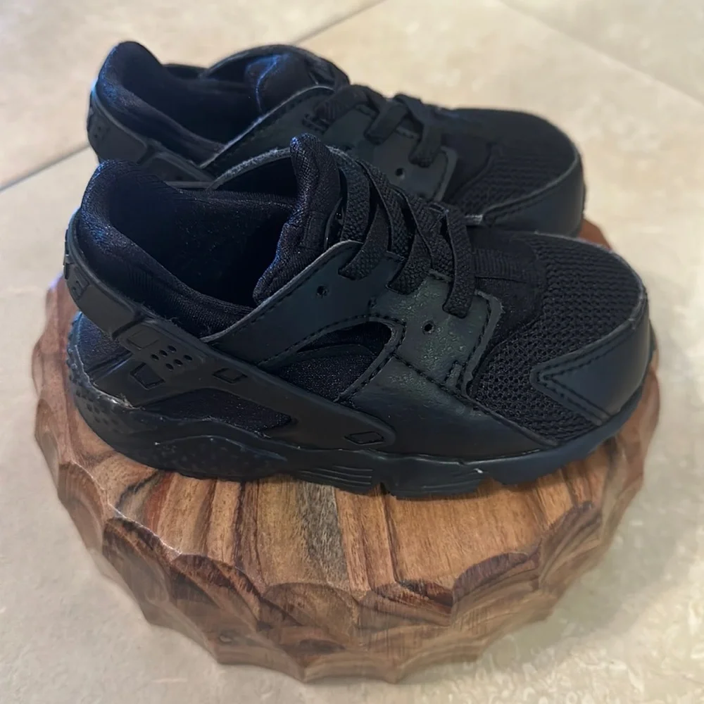 EUC Nike Huarache Run black size 7C - Picture 1 of 3